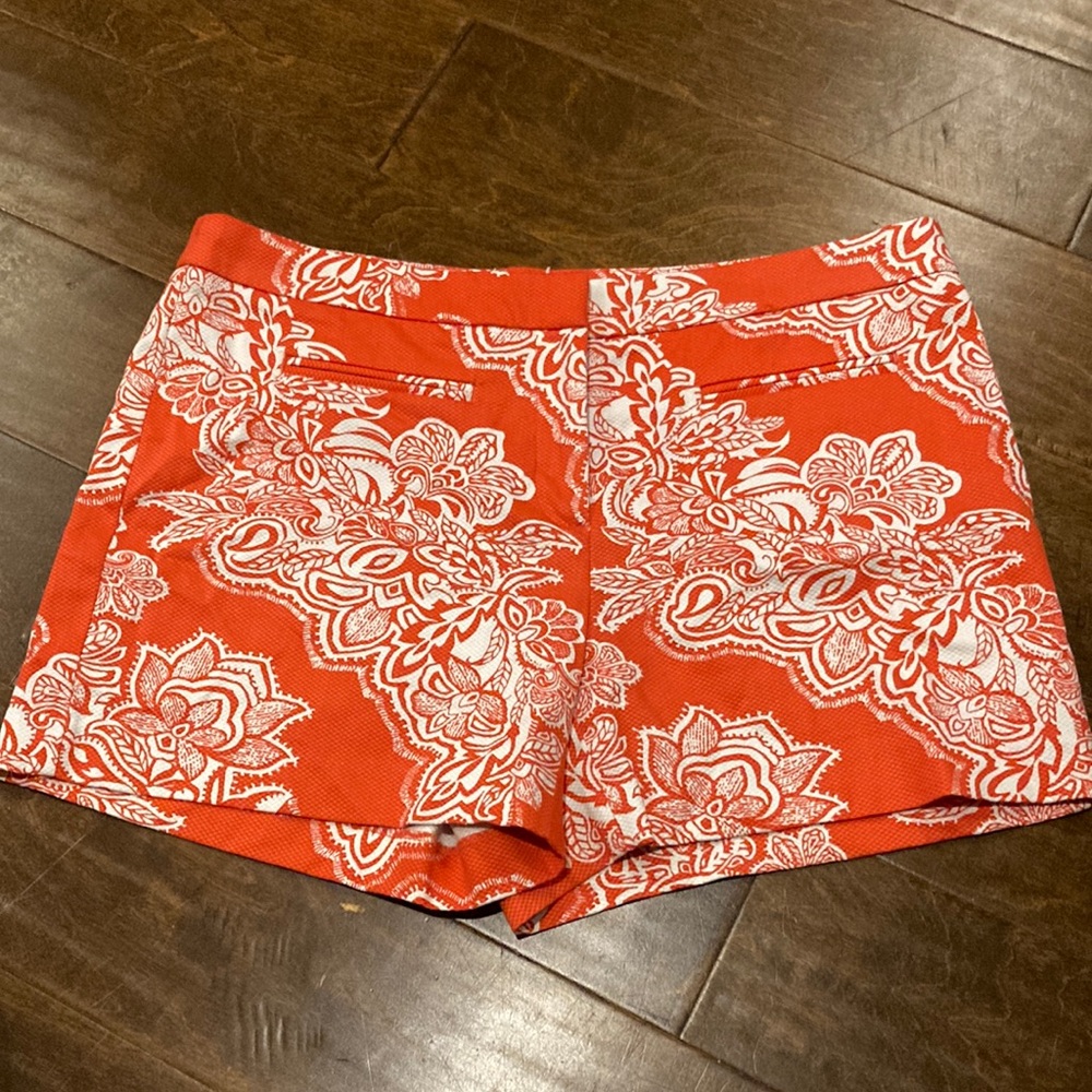 Willi Smith coral and white size 12 shorts! These have a small waffle texture!